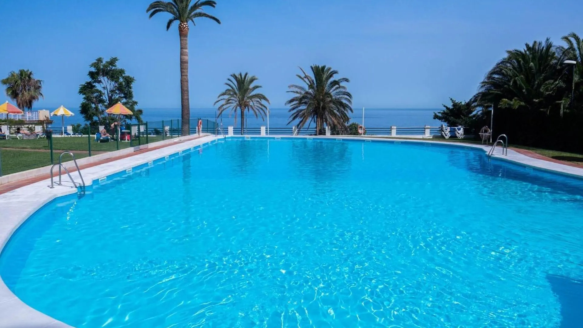 טורמולינוס Ocean-View Apartment With Beach Access