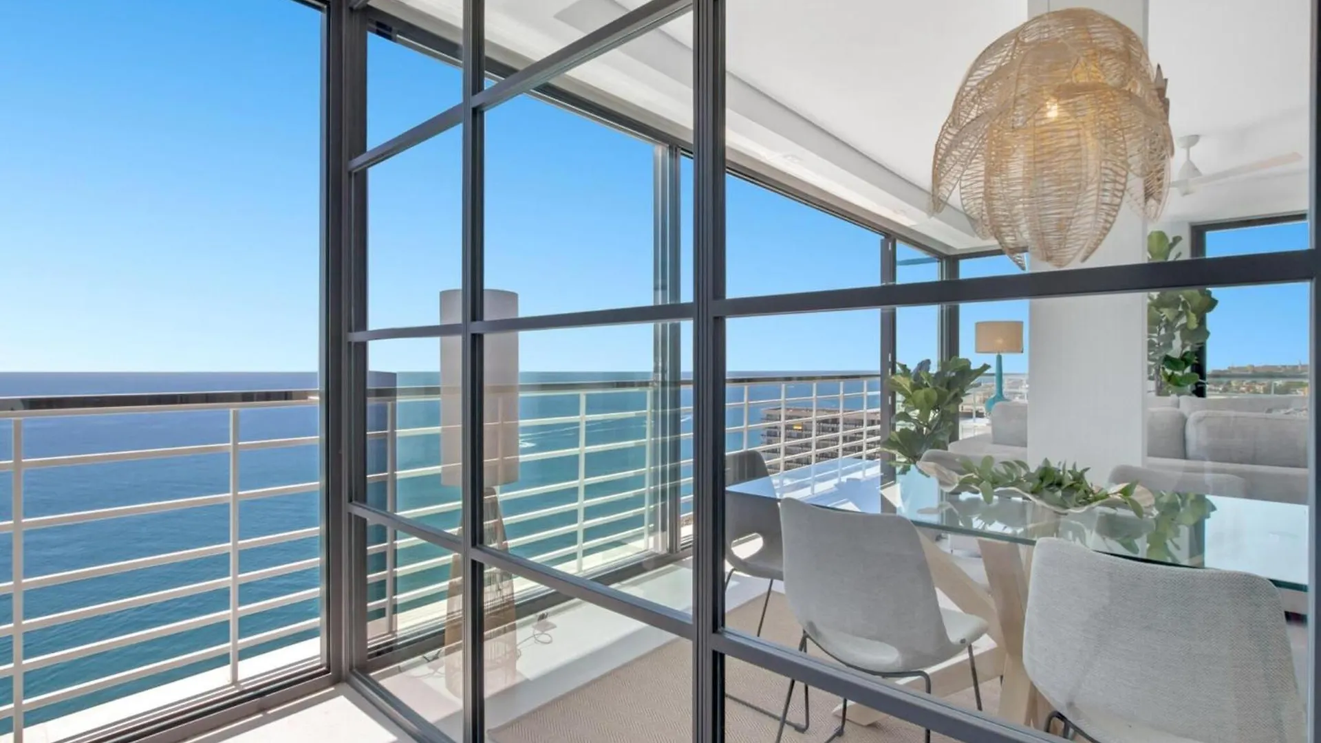 טורמולינוס Ocean-View Apartment With Beach Access ספרד